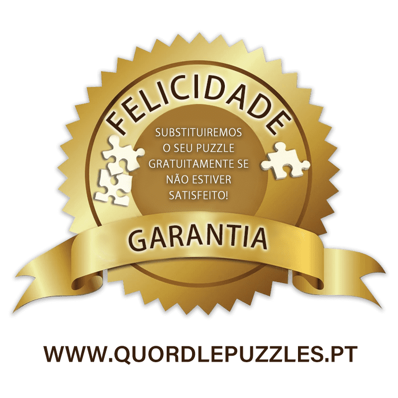 Um guaxinim entre flores coloridas